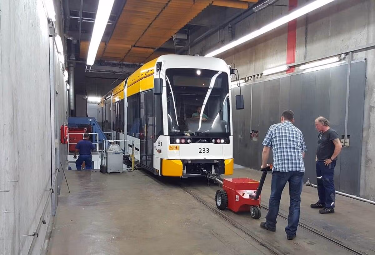 Xerowaste.ca | V-move XL+ railcar mover moving commuter train