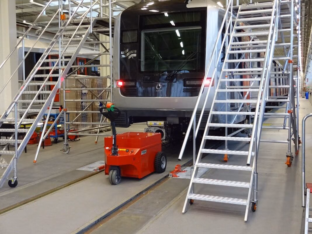 Manejador de Vagones o Transportador de Vagones de Tren | Mueve hasta 300,000 kg Xerowaste.ca | Carro industrial V-move XXL o transportador de carga moviendo autos de pasajeros en ensamblaje
