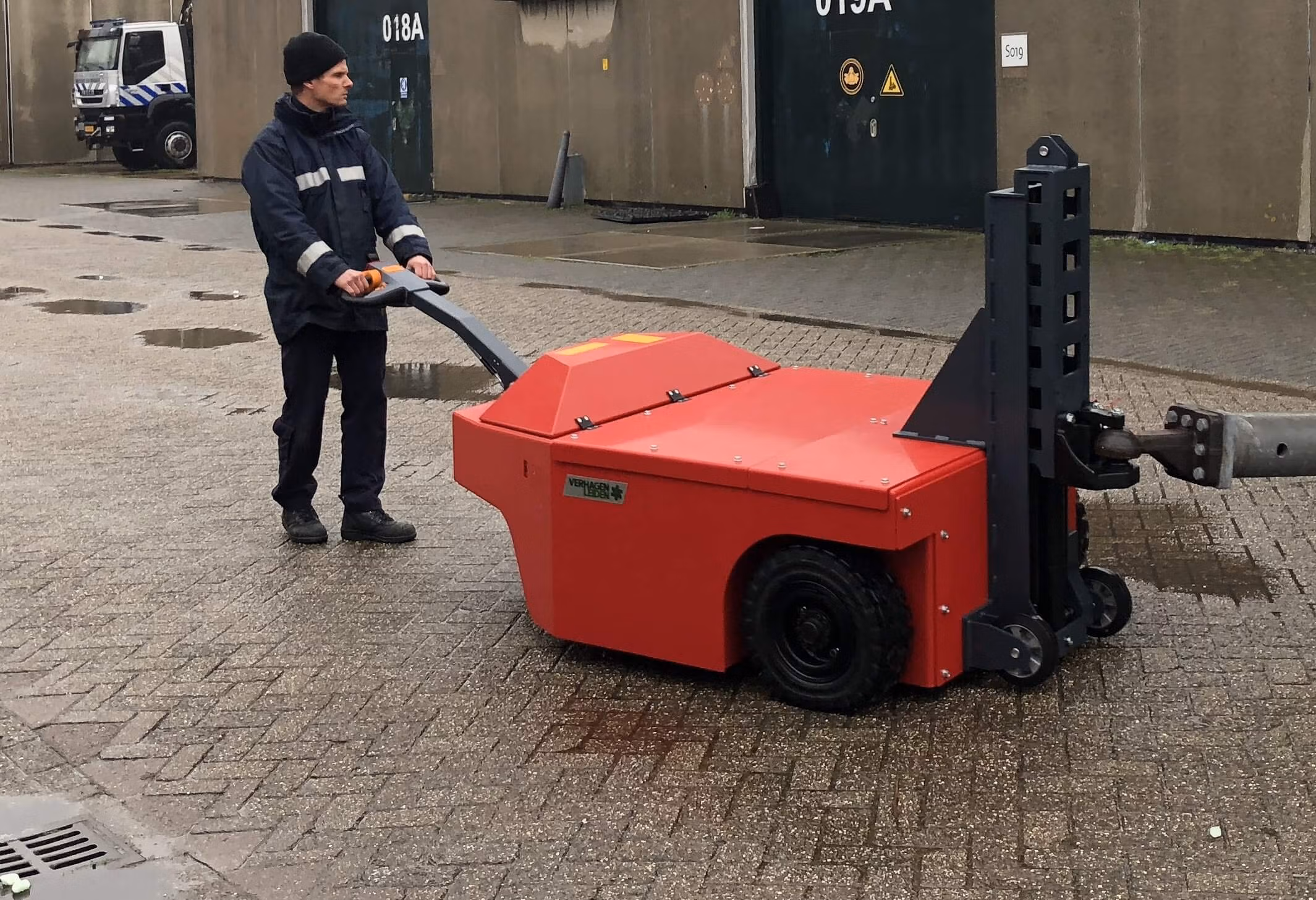 Transbordo de Vagones de Ferrocarril o Transbordo de Vagones | Mueva hasta 660 000 lb 7 Xerowaste.ca | V-Move 4XL, el remolcador industrial que mueve cargas pesadas